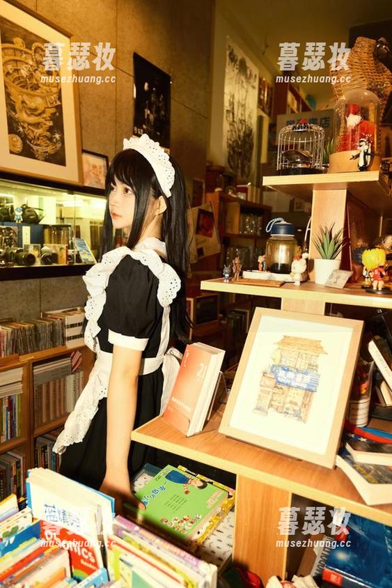 白莉爱吃巧克力的闺房新出游，JK和cos的完美结合？