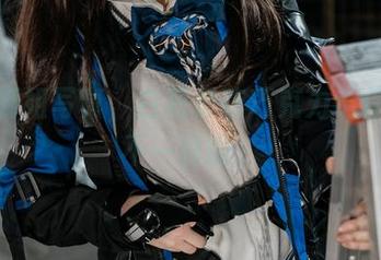精选御姐写真，白莉爱吃巧克力给你看点不一样的。