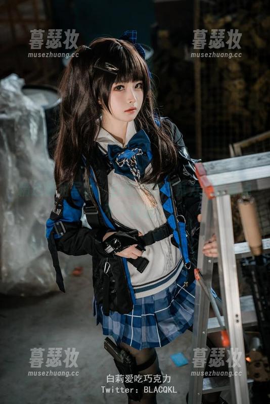 精选御姐写真，白莉爱吃巧克力给你看点不一样的。