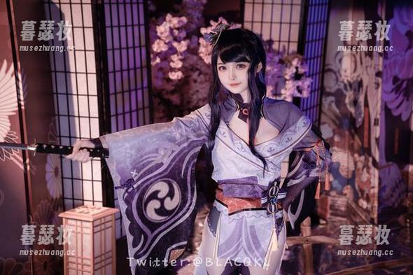 白莉爱吃巧克力 观看白莉爱吃巧克力的“香奈乎”,感觉就像喝了一杯奇异饮品。