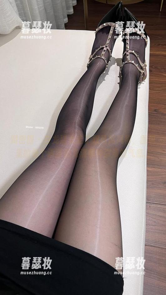 白龙猫女 微密圈 - 白龙猫女走了双马尾风格,图包里的每个画面都充满那种弥漫的气息。