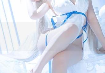 看！在线的百合欧皇子，白衬衫下的影子游戏。
