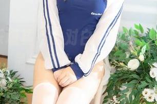原来神乐坂真冬的对白丝胡桃情有独钟，最新图片一探究竟！