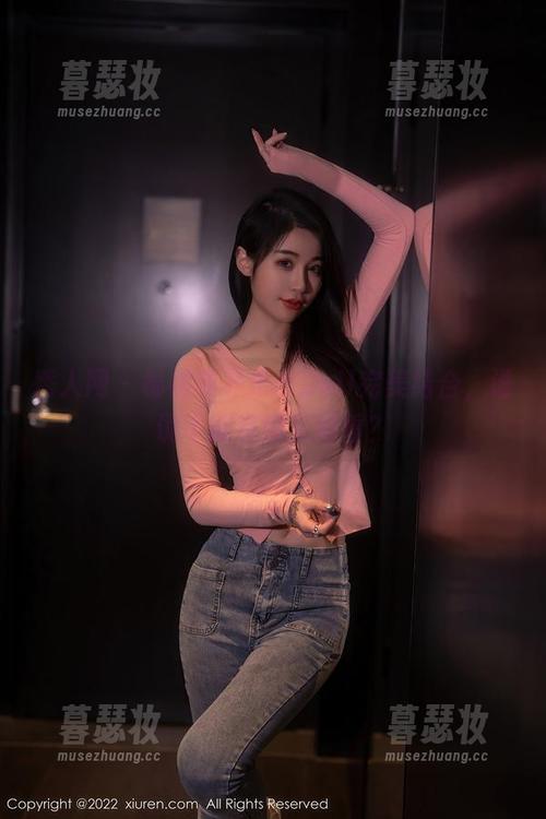 秀人网-养乐多Doll 秀人网 - 棉袜和养乐多Doll完美结合,谁说不能有趣又好看?