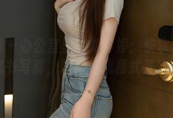 秀人网 - 办公室里的刘婷婷：快拿下这组秘书写真，职场加戏模式开启！