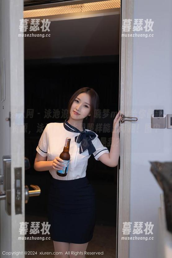 秀人网-晓梦may 秀人网 - 泳池浪起来,晓梦may给你最新资源,泳泳泳,水里照样能出奇招!图中委屈的小水母是我?
