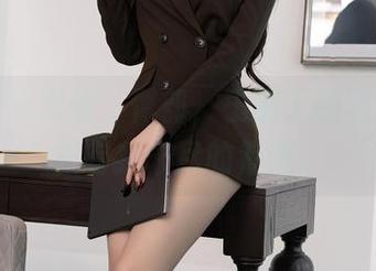 秀人网 - 黑丝、臀部，王俪丁的写真合集里有我未尽的眷恋。