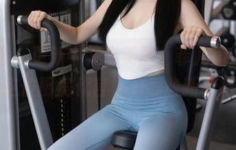秀人网 - 更新中又出美图，菲儿beauty，这位厨房代言人有哪些新奇招？