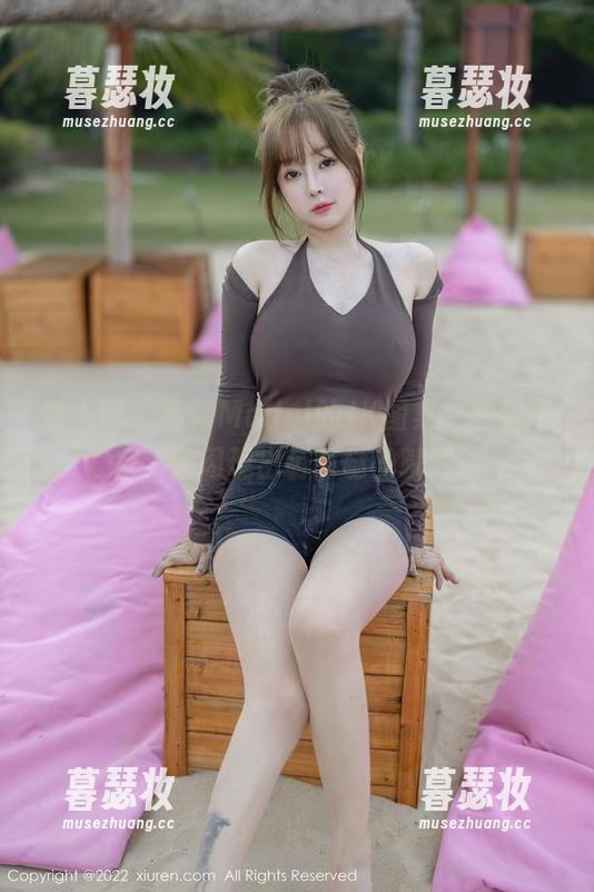 秀人网-葛征Model 秀人网 - 葛征Model的JK图集,尬到不行,还闪现出萌萌哒的瞬间!