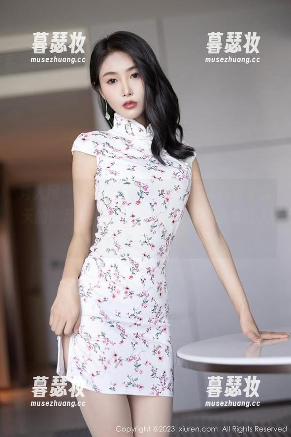 秀人网-雨儿baby 秀人网 - 明明是连衣裙,却让我想到了夏天的微风,雨儿baby的最新图包太让人留恋了。