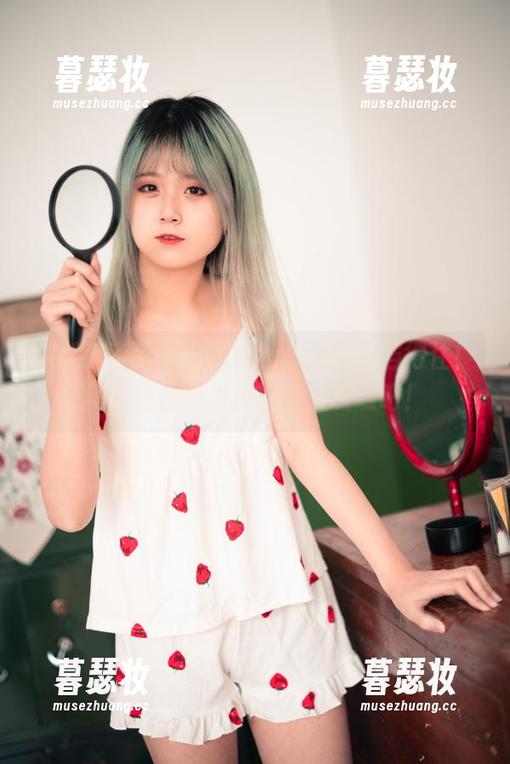 秋楚楚不秃头 秋楚楚不秃头在制服里,谁能抵挡得住!美图集合待发掘,快来瞧瞧吧!