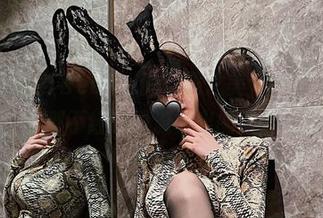 微密圈 - 脸红Dearie的制服之美，不仅在于照片，更在那不经意间流露出的微妙氛围！