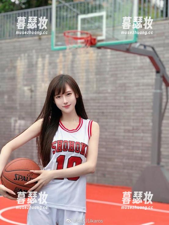 腐团儿Ikaros 观看完腐团儿Ikaros的镂空作品,头脑里闪过一堆无关的东西,但都没法落实...