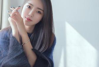 花漾show - 媛媛酱belle的丝袜绝不让你失望——无圣光美图直接吸引目光，额……当心我把短裤撕了哦！