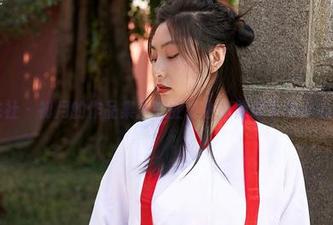 蜜桃社 - 初月的作品集：职业装也能隐藏多少小心机。