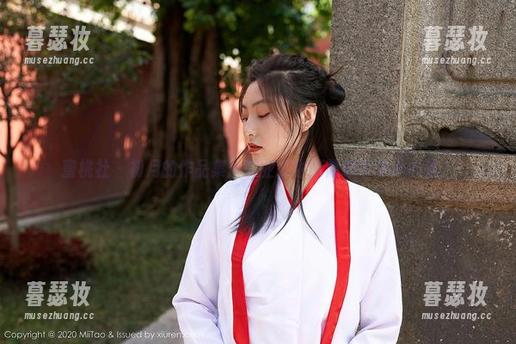 蜜桃社-初月 蜜桃社 - 初月的作品集:职业装也能隐藏多少小心机。