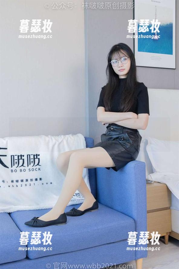袜啵啵-小沫 袜啵啵 - 小沫在图集里的样子,唉,我能说这夏天也是个骗子吗?如此迷人
