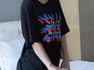 袜啵啵 - 在糯米的白丝全集里，脚尖加固款的意思让人捉摸不透，原图给你点新想象空间。