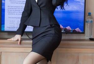 语画界 - 当修女遇上自拍——77qiqi带来的写真与图包的嬉戏