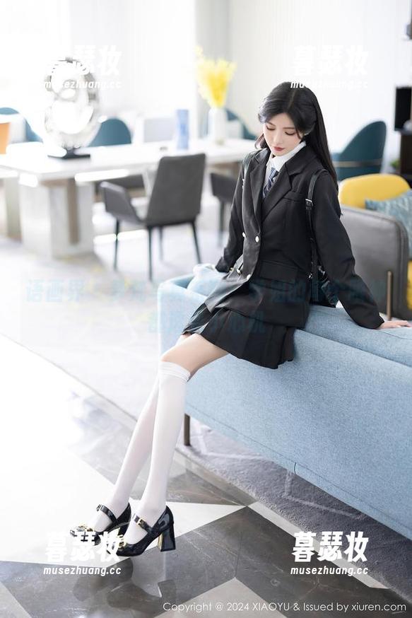 语画界-梦梵 语画界 - 梦梵写真系列:学姐的每个眼神都透着小心机