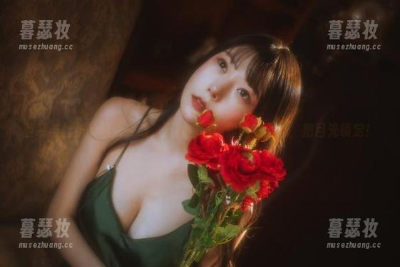 香草喵露露 西装与丝袜的双重挑战,下载香草喵露露的全集,把目光锁定!