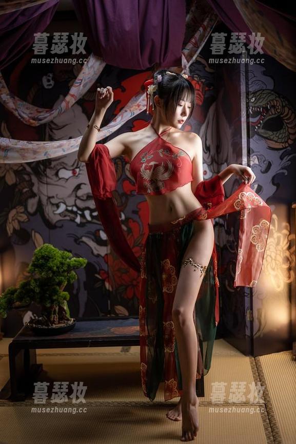 奶牛新定义！来香草喵露露的cos图册，获得独特的草原体验！