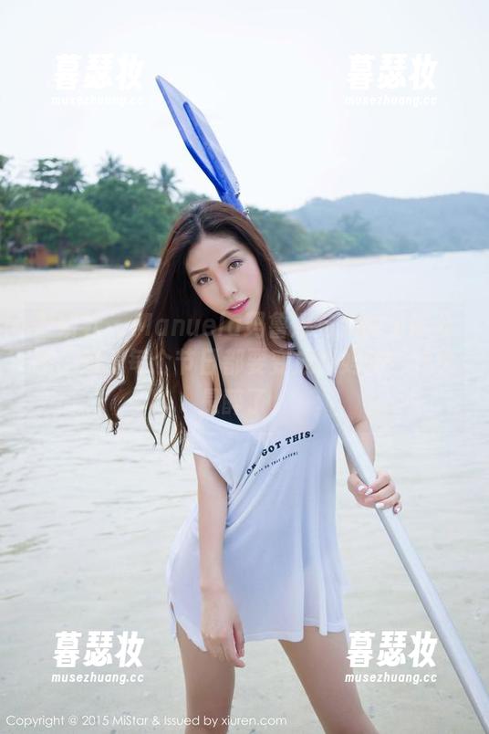 魅妍社-Manuela玛鲁娜 魅妍社 - Manuela玛鲁娜与她的圣诞分享,难道每个节日都要变成辣妈吗?我也是醉了。