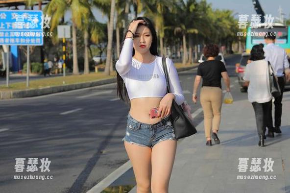 魔镜街拍-婷婷 魔镜街拍 - 小粉裙在办公室——婷婷的工作日常美图合集,让你角色扮演