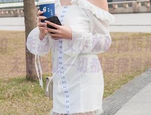 魔镜街拍 - 作品和艾小青的超短裙肉丝再度出击，无圣光让一切都显得如此真实。