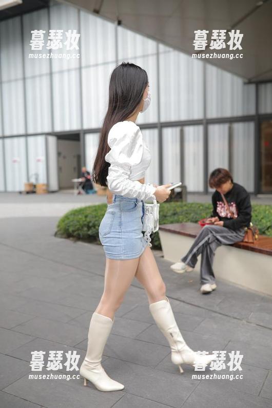 魔镜街拍 来了来了,魔镜街拍的程生街拍,长腿和肉丝制服的无圣光原图,真让人想多看几眼。