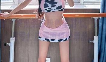 微密圈 - 黎允熙在粉色里游弋，没下载真是亏！这画面值回票价。