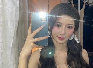微密圈 - 黎允熙泳衣作品的图片，随意一坐就成了画面里的女神