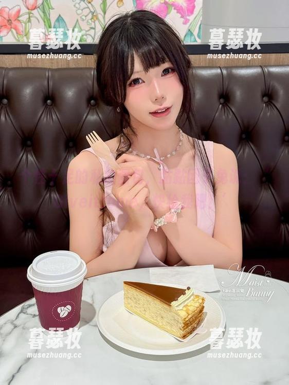 黏黏团子兔 个性十足的私拍图包,黏黏团子兔说:‘Giveittome,快给我吧!’